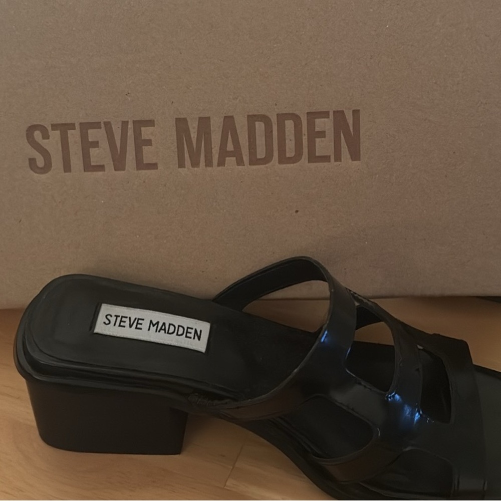 Steve Madden Glossy Black sandals